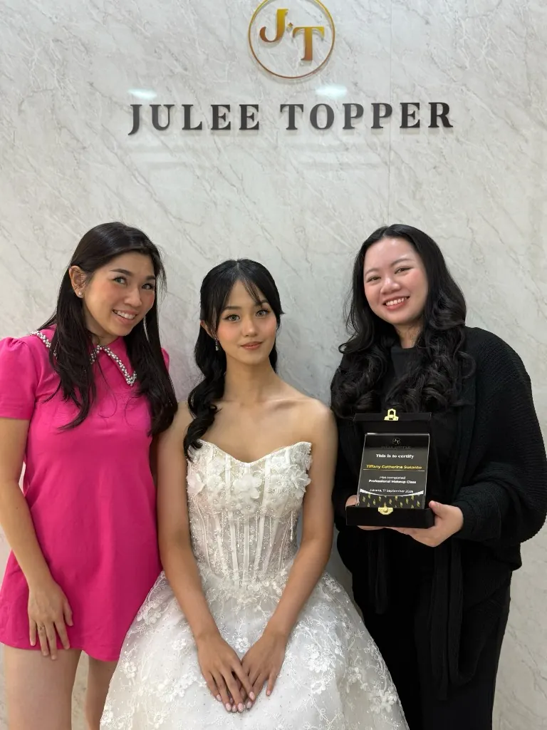 Julee Topper makeup class
