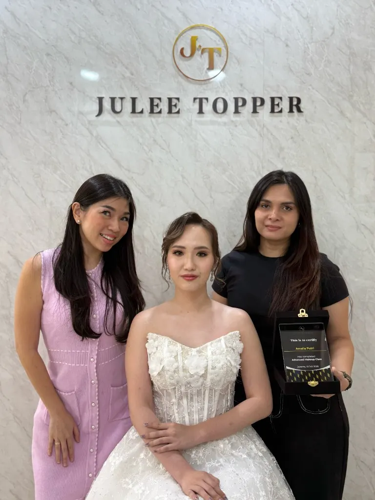 Julee Topper makeup class