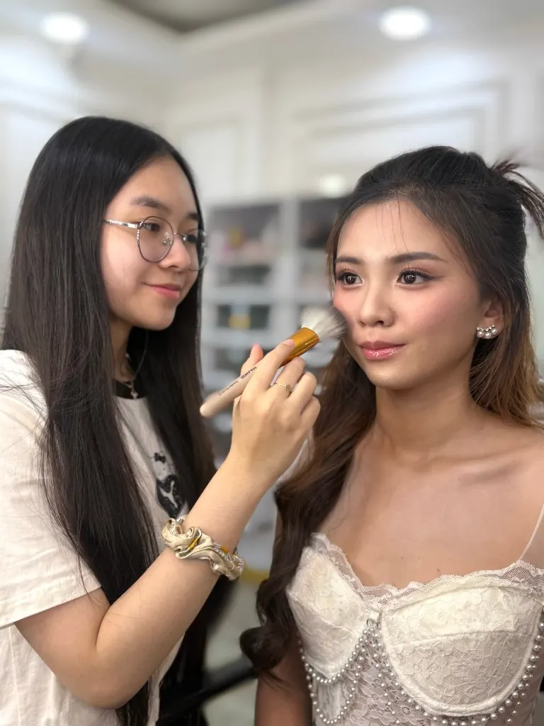 Julee Topper makeup class