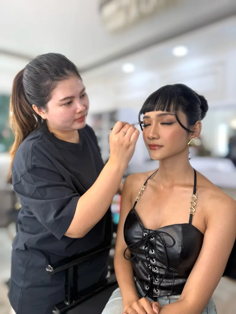 Julee Topper makeup class